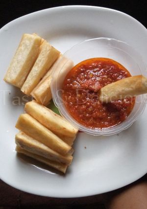 A picture of Fried Yam and Peppered Stew a. k. a dundun.