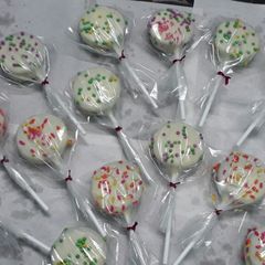 A picture of Oreo pops.