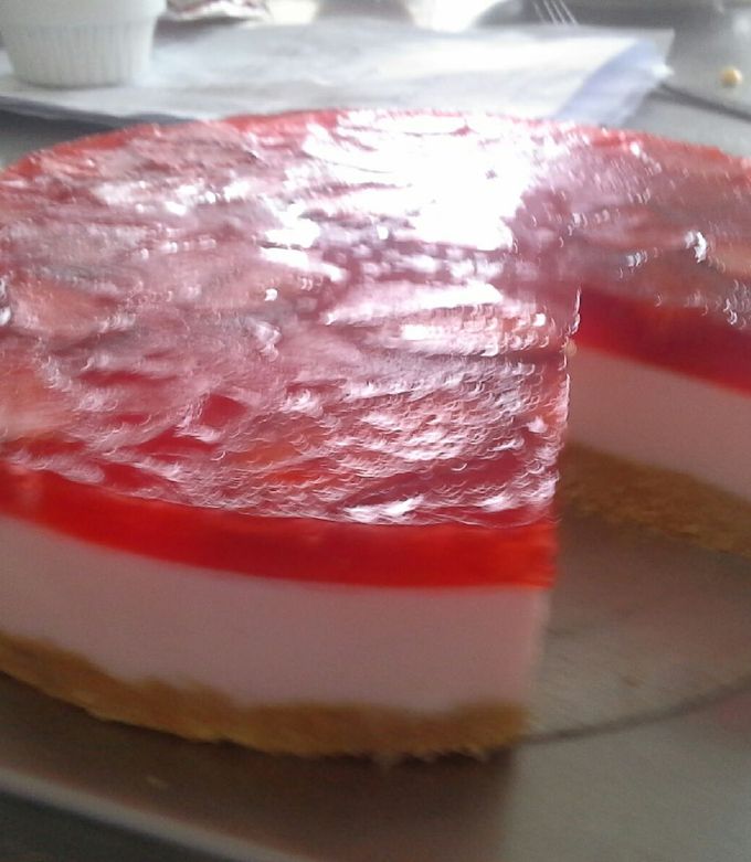 Una foto de Torta de yogur con base galletas