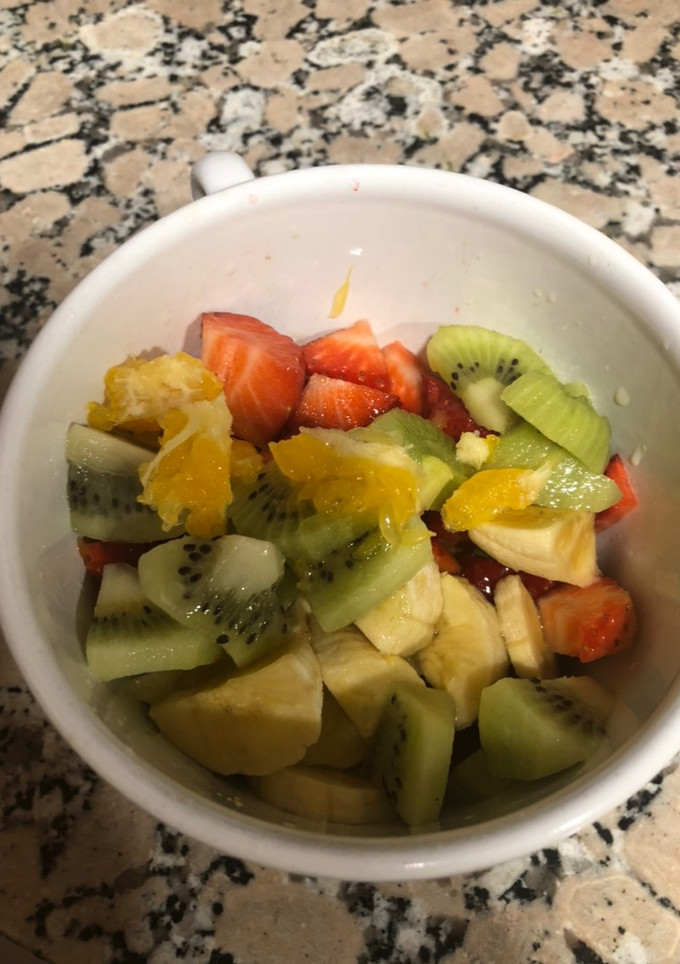Una foto de Macedonia de frutas