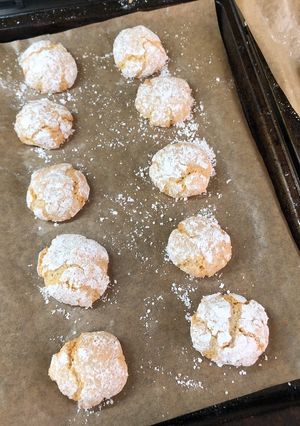 A picture of Amaretti biscuits.