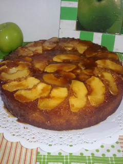 Una foto de Tarta de Manzana invertida 🍏🍏