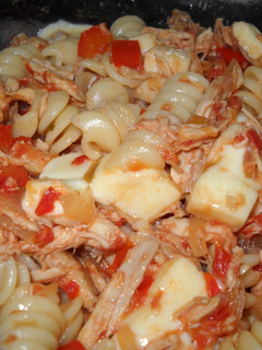Una foto de Fideos con salsa de pollo (muy fácil)