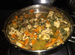 Una foto de Estofado de pollo con verduras y champiñones