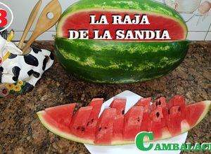 Una foto de La espectacular manera de servir una raja de una sandía