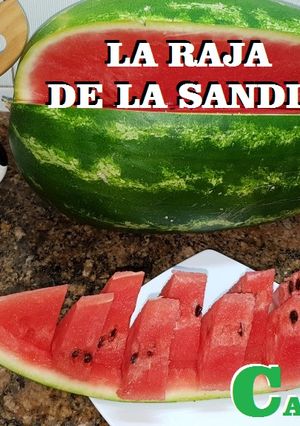 Una foto de La espectacular manera de servir una raja de una sandía
