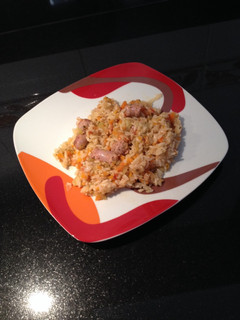 Una foto de Arroz con salchichas/longaniza