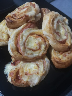 Una foto de Enrolladitos de pizza