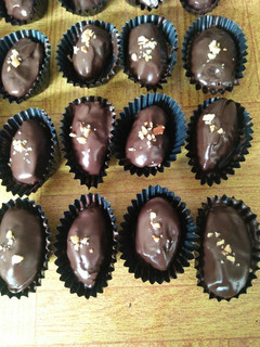 Foto resep Kurma coklat isi kacang mede #BikinRamadanBerkesan