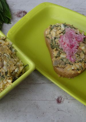 Medvehagymás, kacsamájas tojáskrém recept fotója
