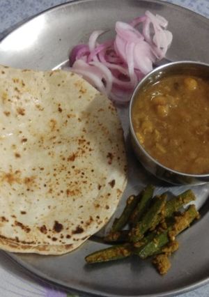 छोले मसाला (chhole masala recipe in hindi) रेसिपी मुख्य फोटो