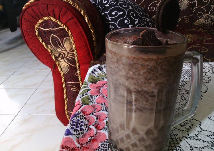Recipe: Appetizing Oreo milkshake creamy