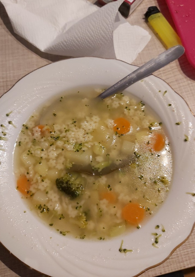 Una foto de Sopa de brócoli zanahoria y patata