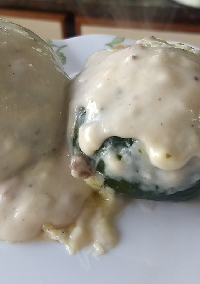 Una foto de Zapallitos rellenos + salsa blanca