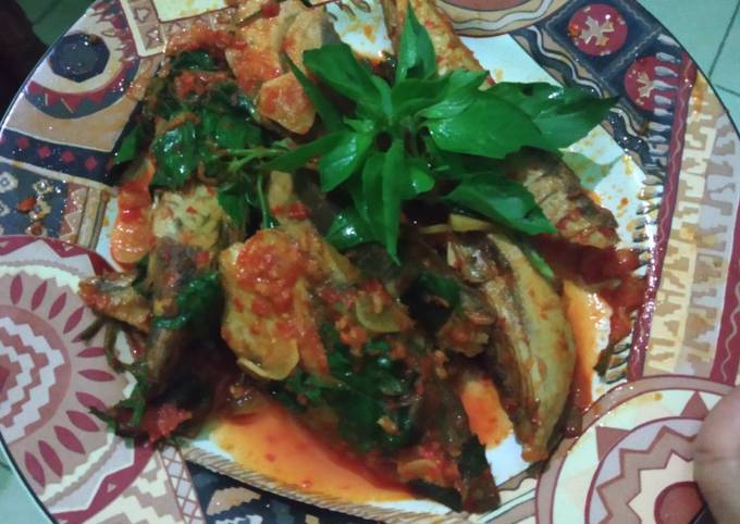 Tongkol balado kemangi