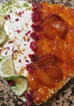 Una foto de Tarta de queso con durazno y lima