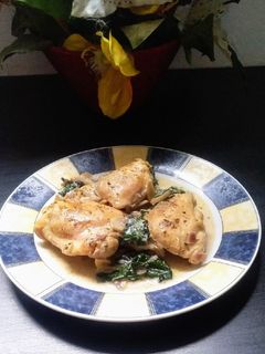 Una foto de Pollo en salsa especial