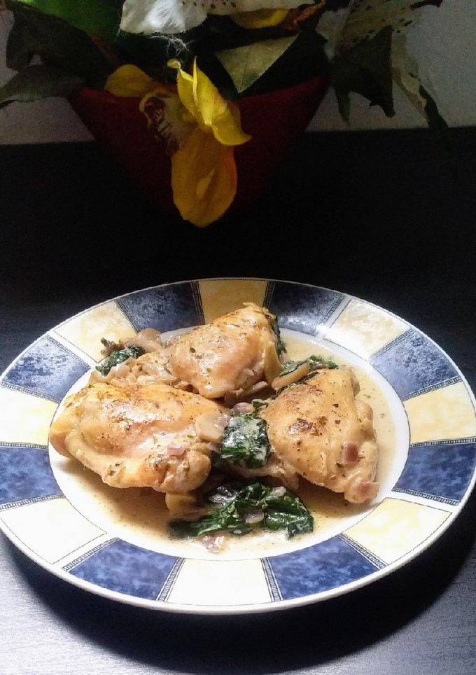 Una foto de Pollo en salsa especial