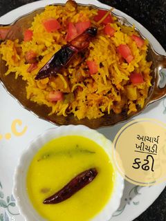 આચાર્ય ખીચડી કઢી (Acharya Khichdi Kadhi Recipe In Gujarati) રેસીપી મુખ્ય ફોટો