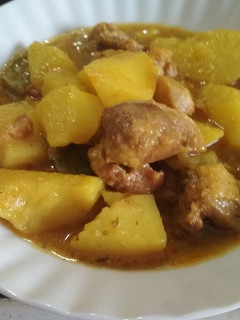 Una foto de Patatas guisadas con pollo