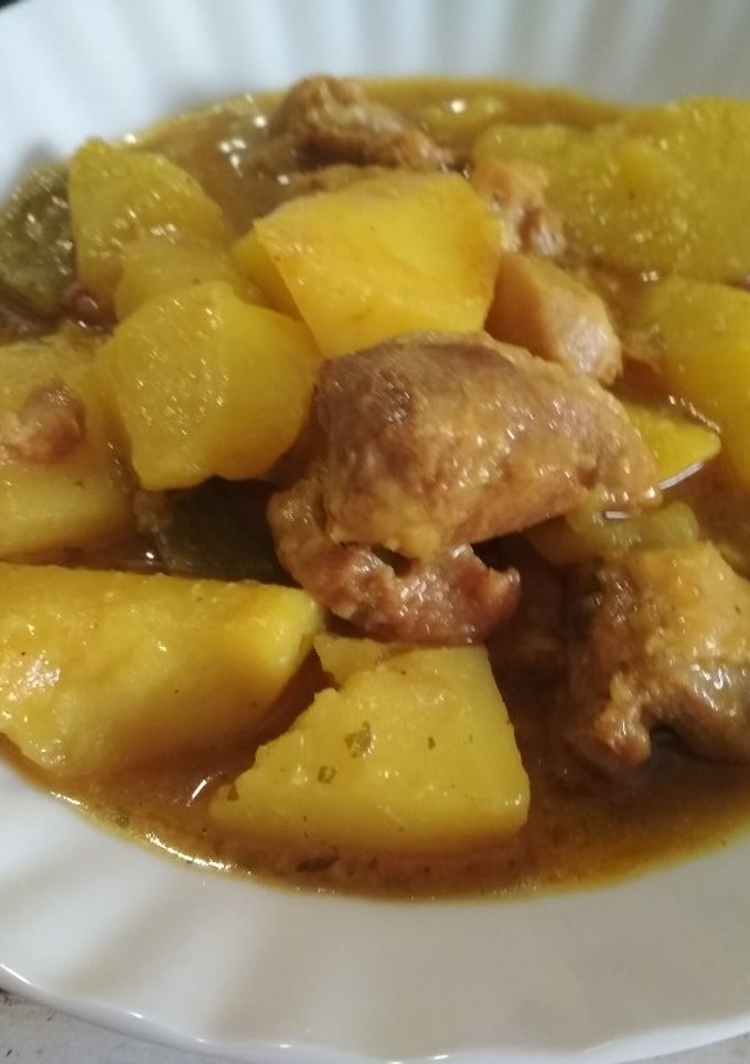 Una foto de Patatas guisadas con pollo