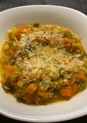 Una foto de Sopa de verduras 👩🏼‍🍳