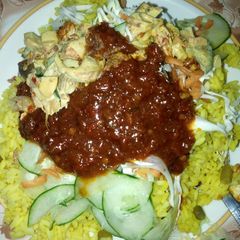 A picture of Rice n sallad.