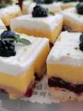 Quadrotti lime e frutti di bosco
