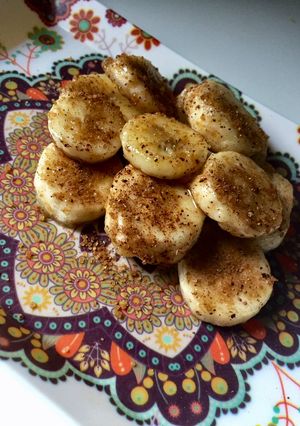 A picture of Pan fried cinnamon bananas.