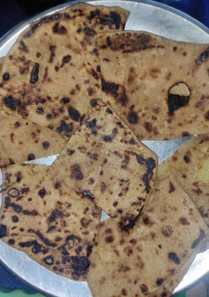 आलू का पराठा (aloo ka paratha recipe in Hindi) रेसिपी मुख्य फोटो