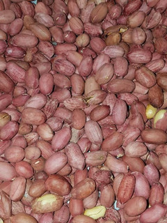 A picture of Pea nuts.