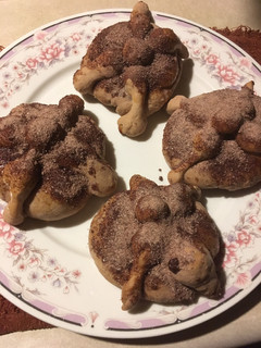 Una foto de Pan de muerto sabor chocolate y relleno de chocolate
