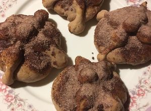 Una foto de Pan de muerto sabor chocolate y relleno de chocolate