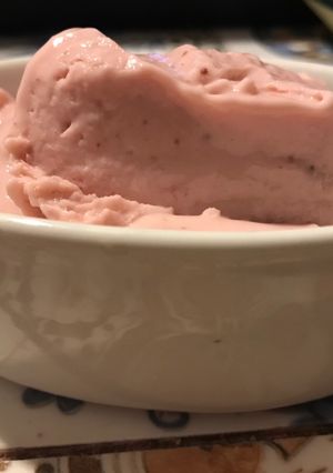 Una foto de Helado casero de frutilla