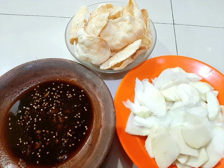 Langkah Gampang Membikin Resep Rujak Petis Madura yang Lezat Anti Ribet, Lezat Sekali