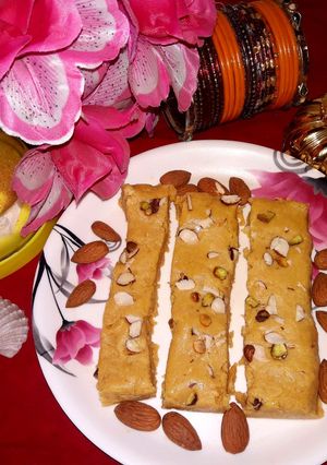 बेसन मिल्क केक (Besan Milk Cake recipe in Hindi) रेसिपी मुख्य फोटो