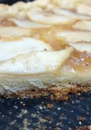 Una foto de Tarta de membrillo y pera