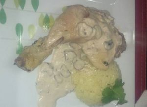 Una foto de Pollo al champiñon