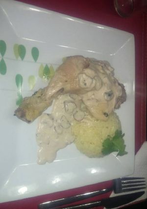 Una foto de Pollo al champiñon