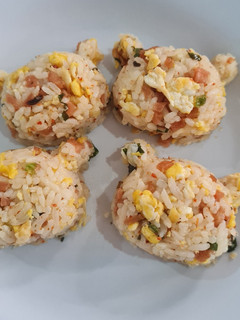 Foto resep Nasi kepal simple favorit keluarga