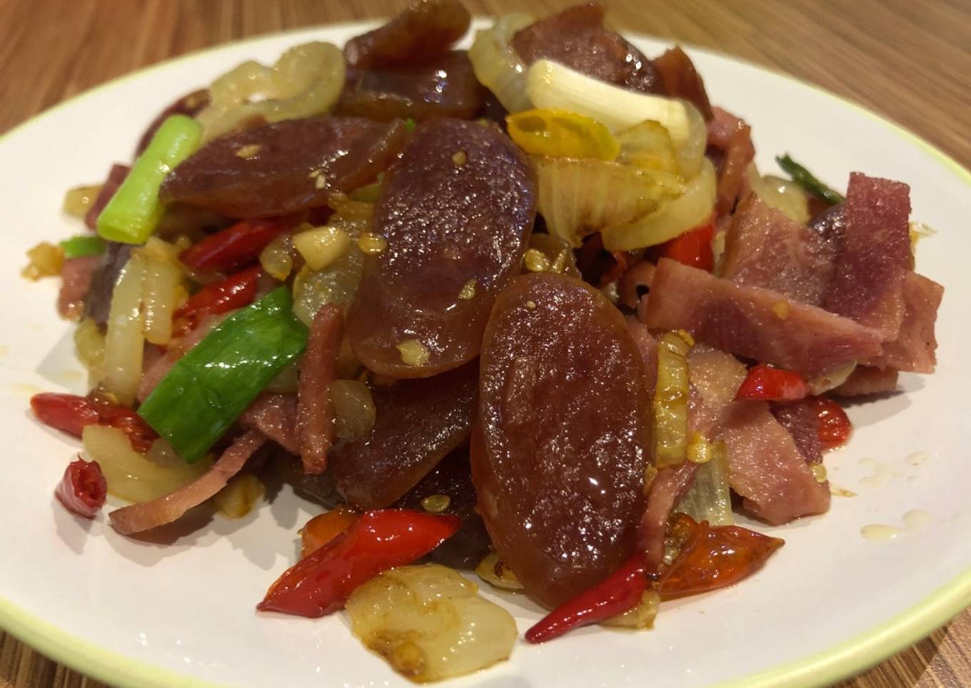 Lapciong dan ham babi tumis bawang