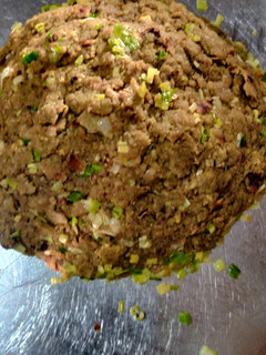 લીલા લસણ નો રોટલો ચુરમુ (Green Garlic Rotlo Churmu Recipe in Gujarati) રેસીપી મુખ્ય ફોટો