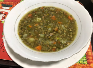 Una foto de Sopa de lentejas con curry