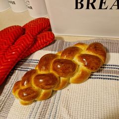 Swiss Braid Bread (Zopf/Tresse/Treccia) A picture of Swiss Braid Bread (Zopf/Tresse/Treccia).