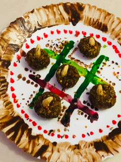 ஹெல்தி ஓட்ஸ் லட்டு - சர்க்கரை இல்லாமல் (Healthy oats laddu recipe in tamil) செய்முறை முக்கிய புகைப்படம்