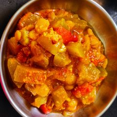 A picture of Dal lauki.