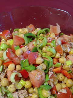 Una foto de Ensalada de garbanzos