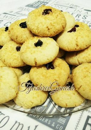 खोब-याची भिस्किटे (coconut biscuit recipe in marathi) रेसिपी चे मुख्य फोटो 