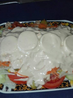 Una foto de 210 Ensalada traviata con salsa rosa
