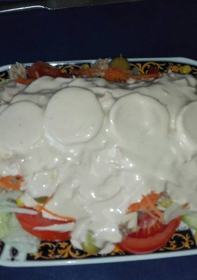 Una foto de 210 Ensalada traviata con salsa rosa